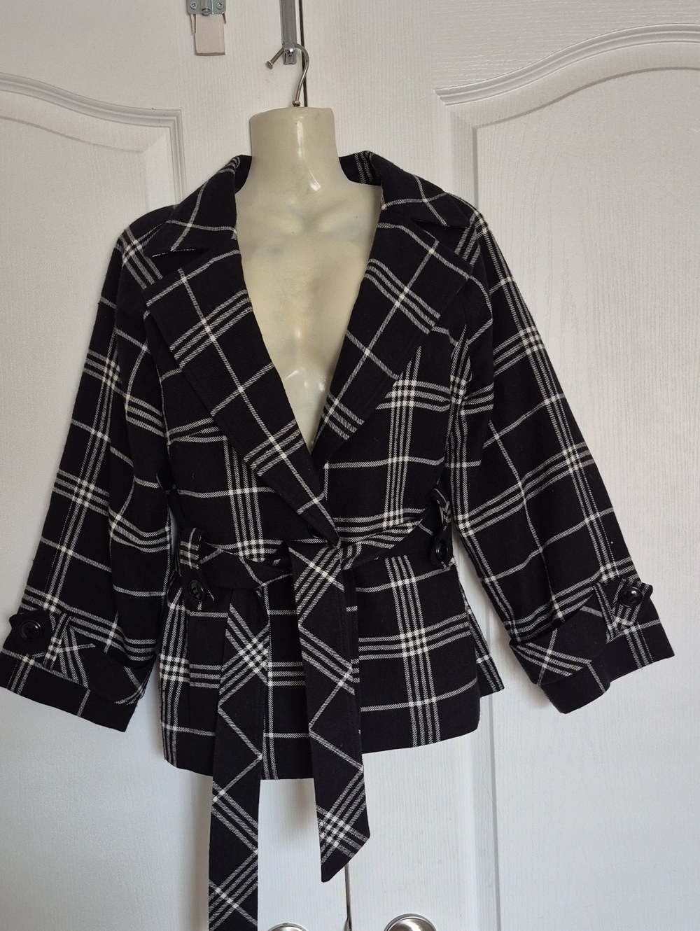 Kasper Black and White Plaid Belted Lightweight Spring Jacket